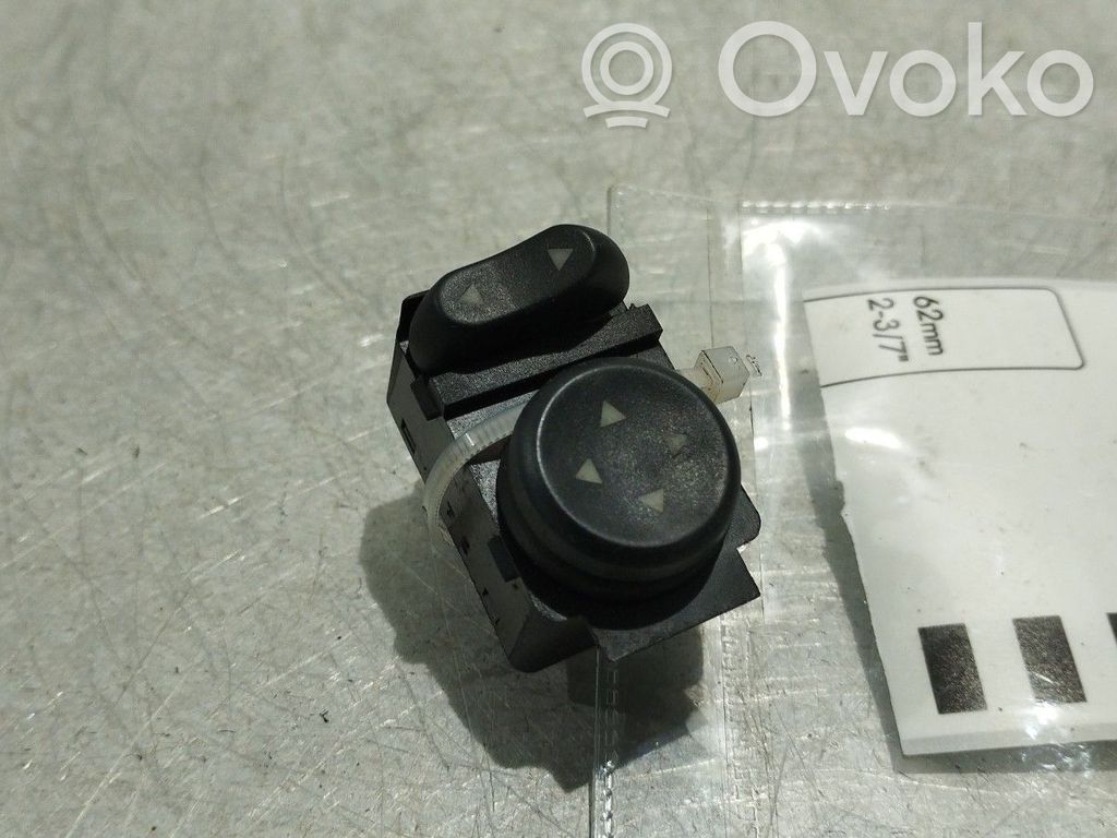 Wing mirror switch