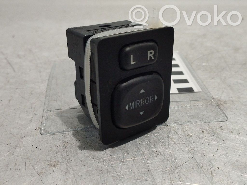 Wing mirror switch