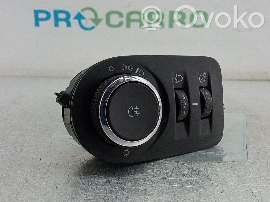 Light switch   13470443