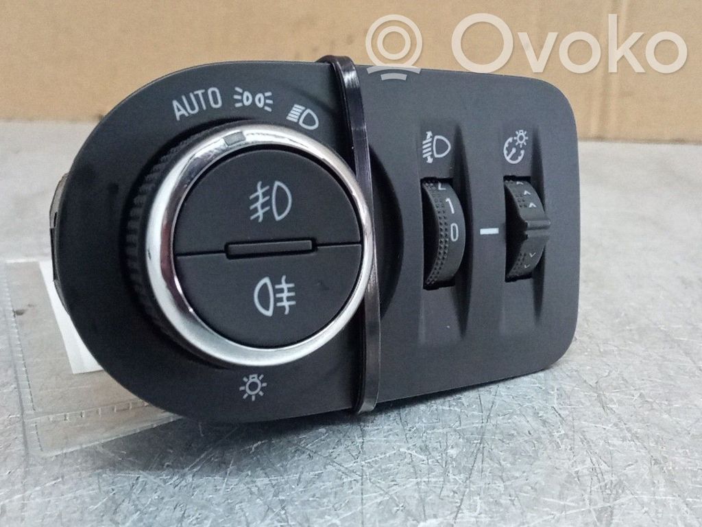 Light switch   17018961,39085924