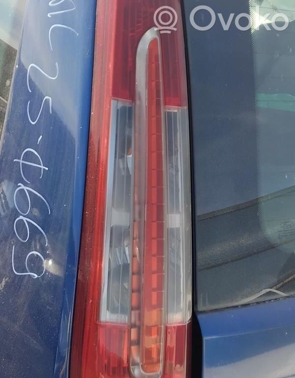 Tailgate rear/tail lights