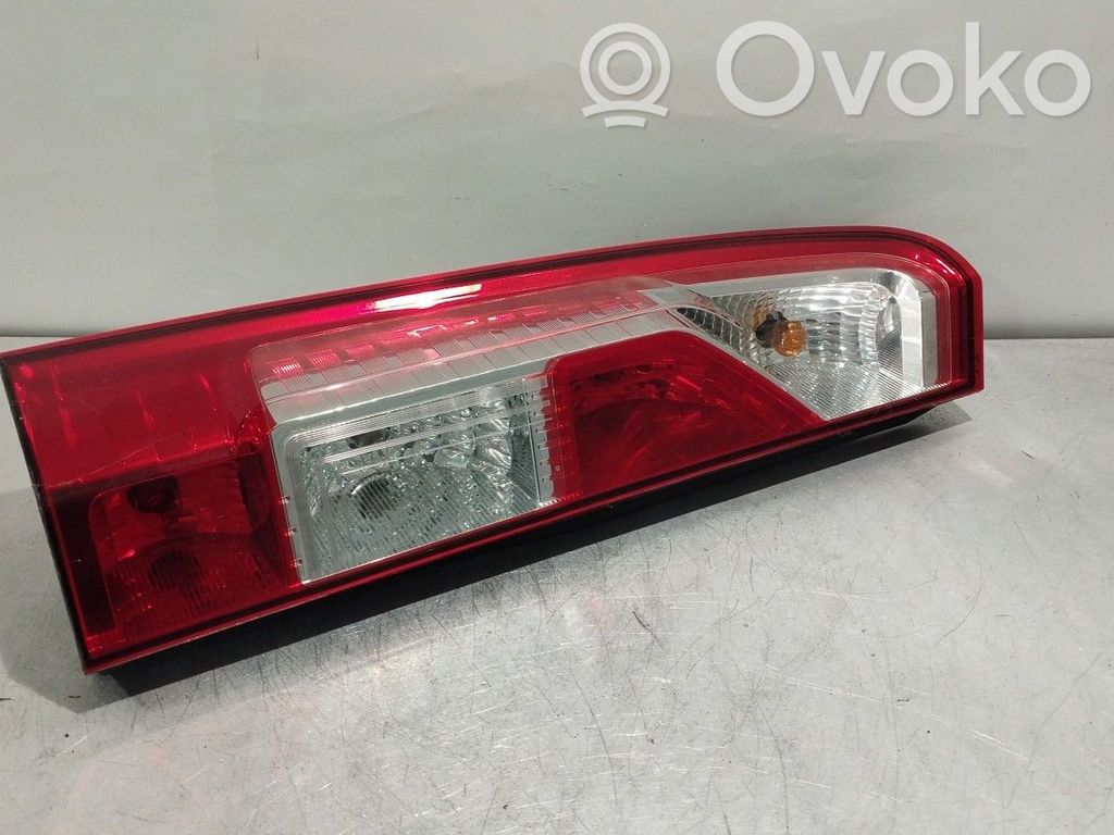 Tailgate rear/tail lights