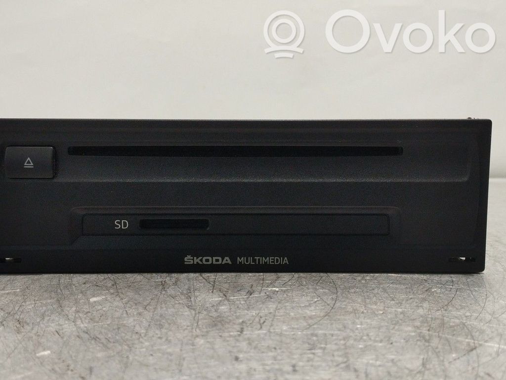Panel / Radioodtwarzacz CD/DVD/GPS   5E0035819A