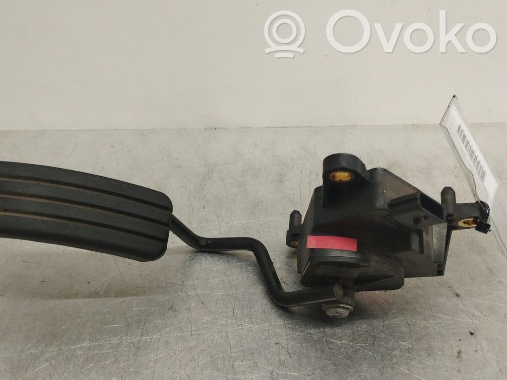 Accelerator throttle pedal   8200297335A
