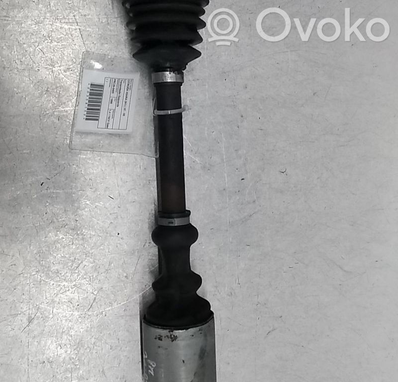 Etuvetoakseli
