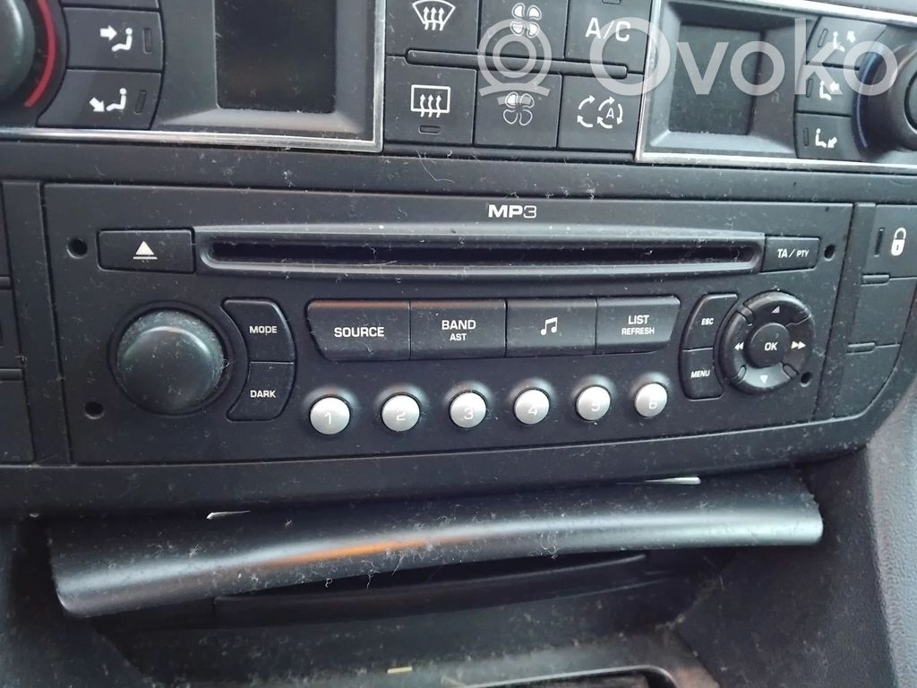 Radio / CD-Player / DVD-Player / Navigation