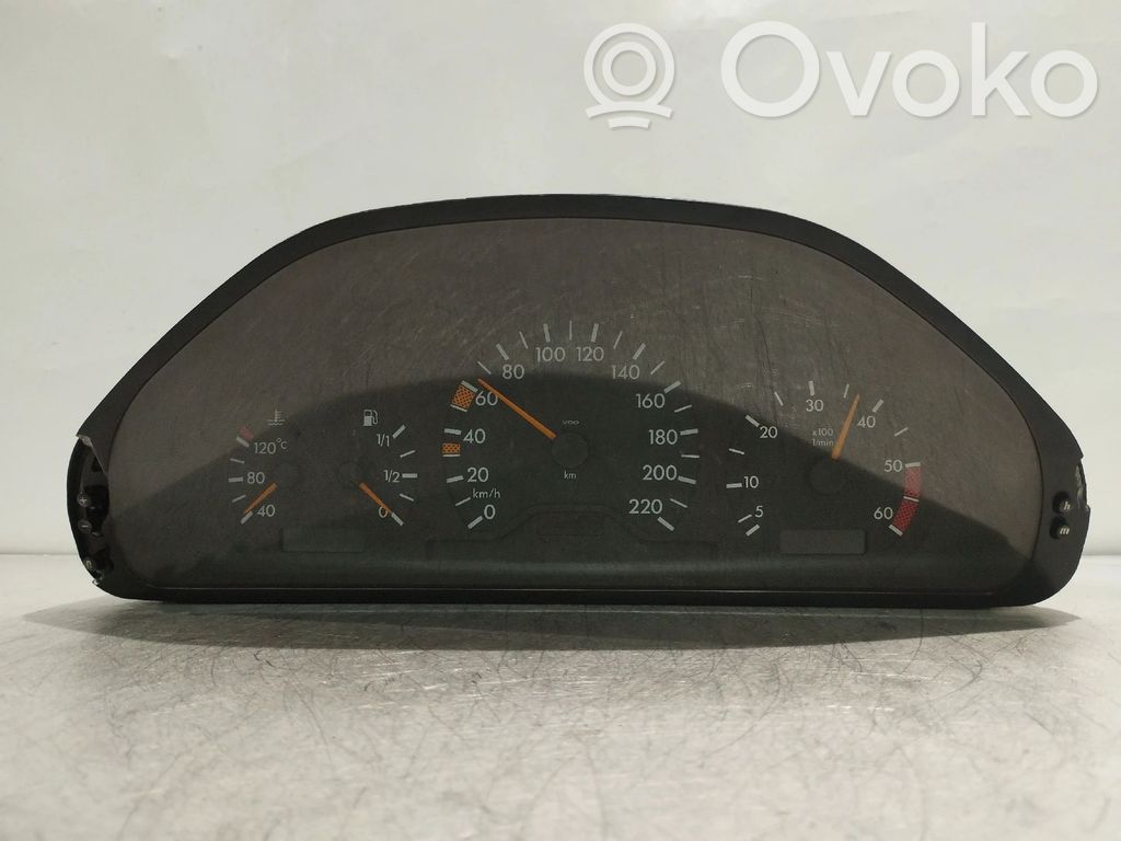 Mercedes-Benz C W202 Geschwindigkeitsmesser Cockpit 