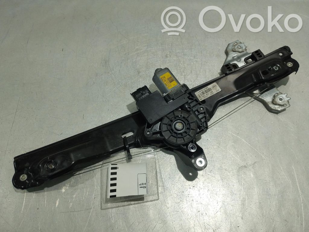 Nissan Qashqai Macara geam față fără motor 