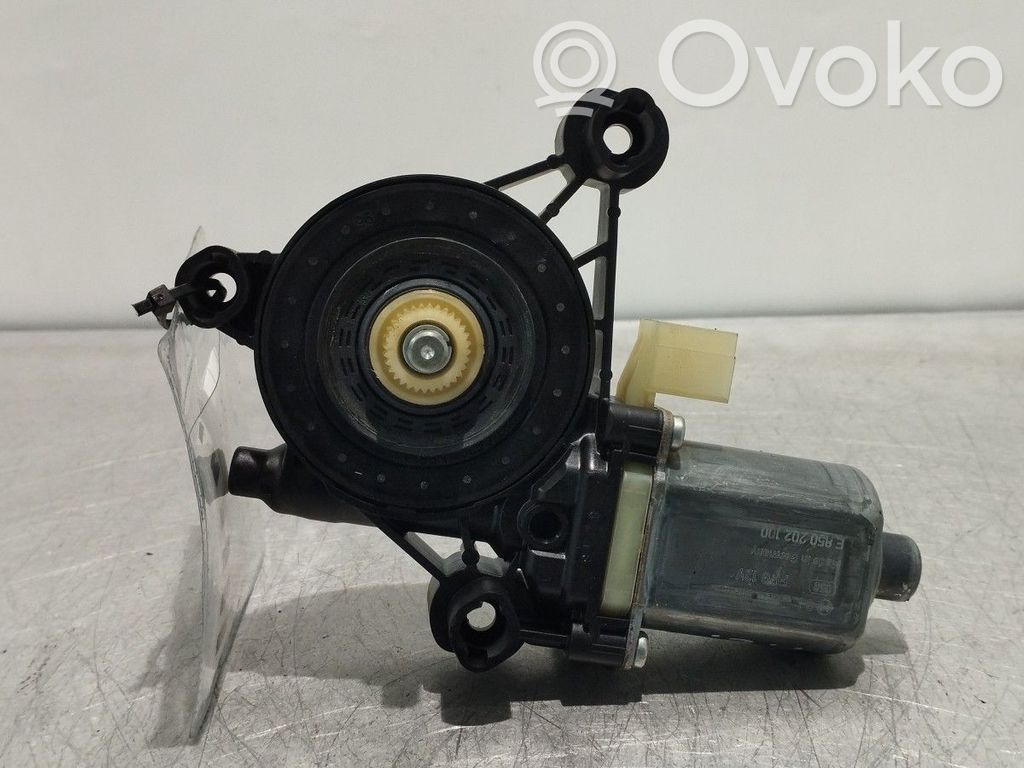 Silnik regulatora szyby drzwi przednich   5Q0959802B,0130822716