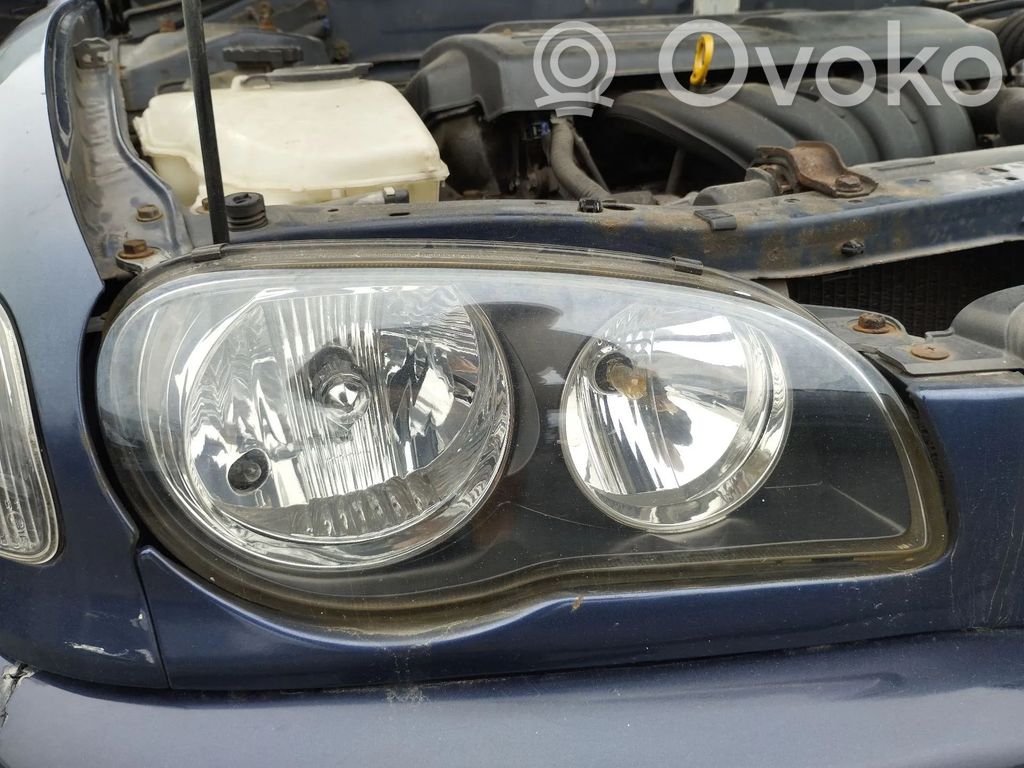 Toyota Corolla E110 Faro/fanale