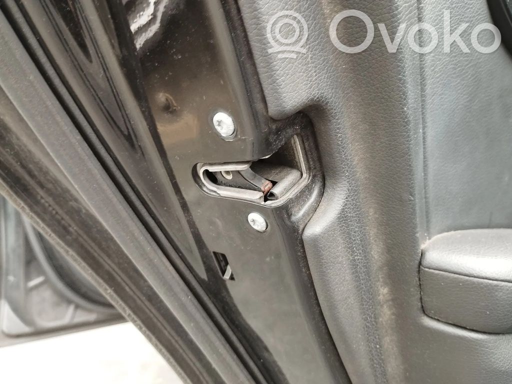 Mercedes-Benz C W205 Takaoven lukko
