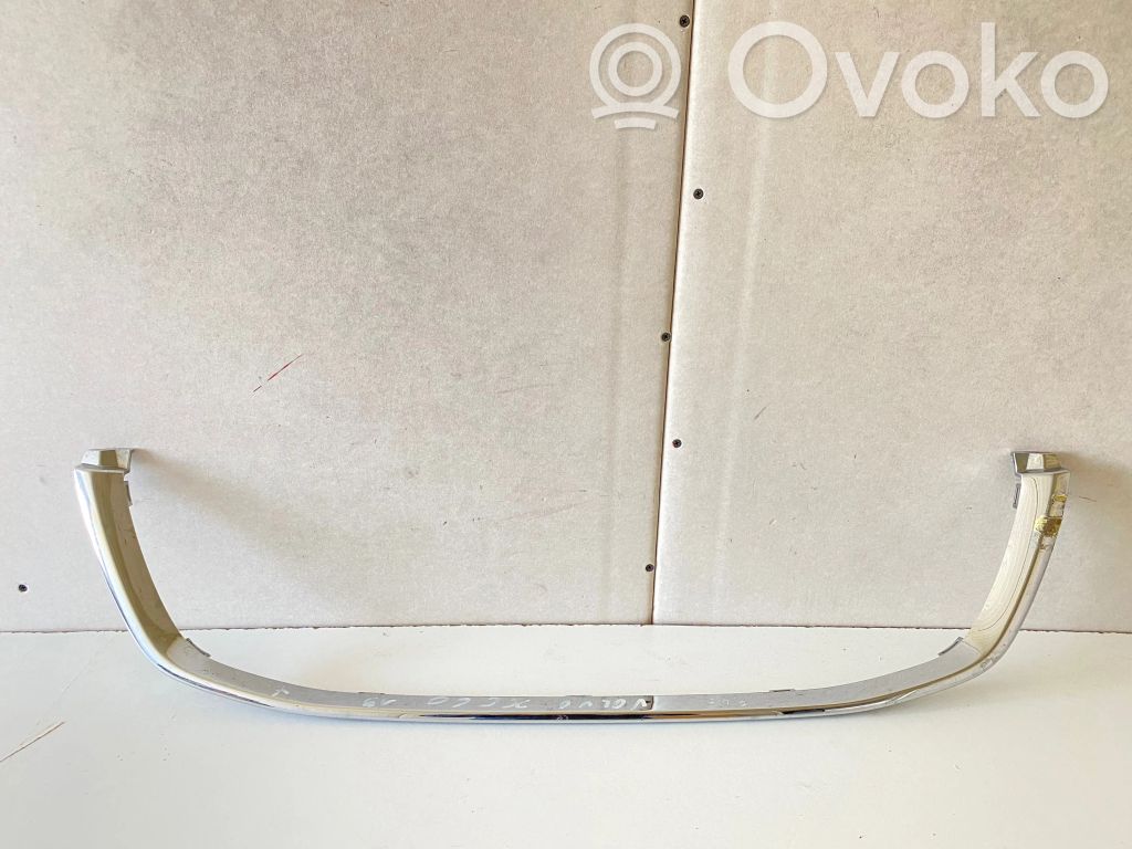 Volvo XC60 Grotelės viršutinės 