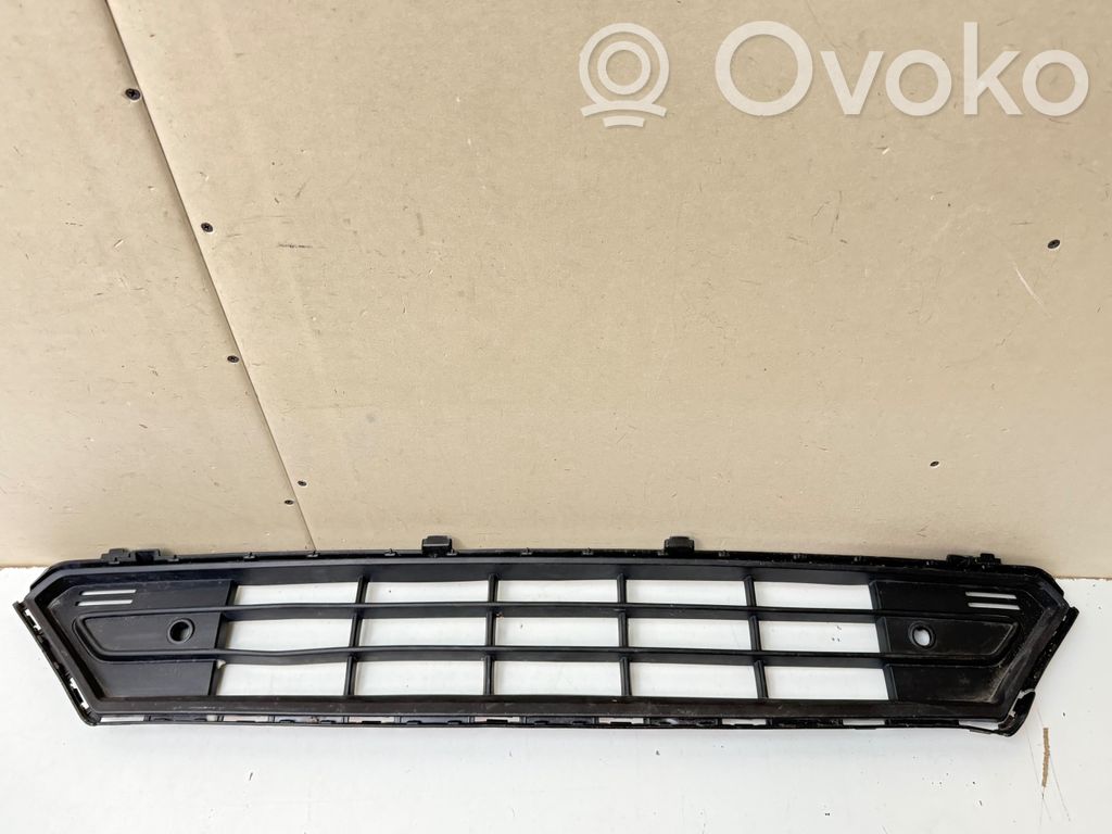Volvo C40 Etupuskurin alempi jäähdytinsäleikkö 