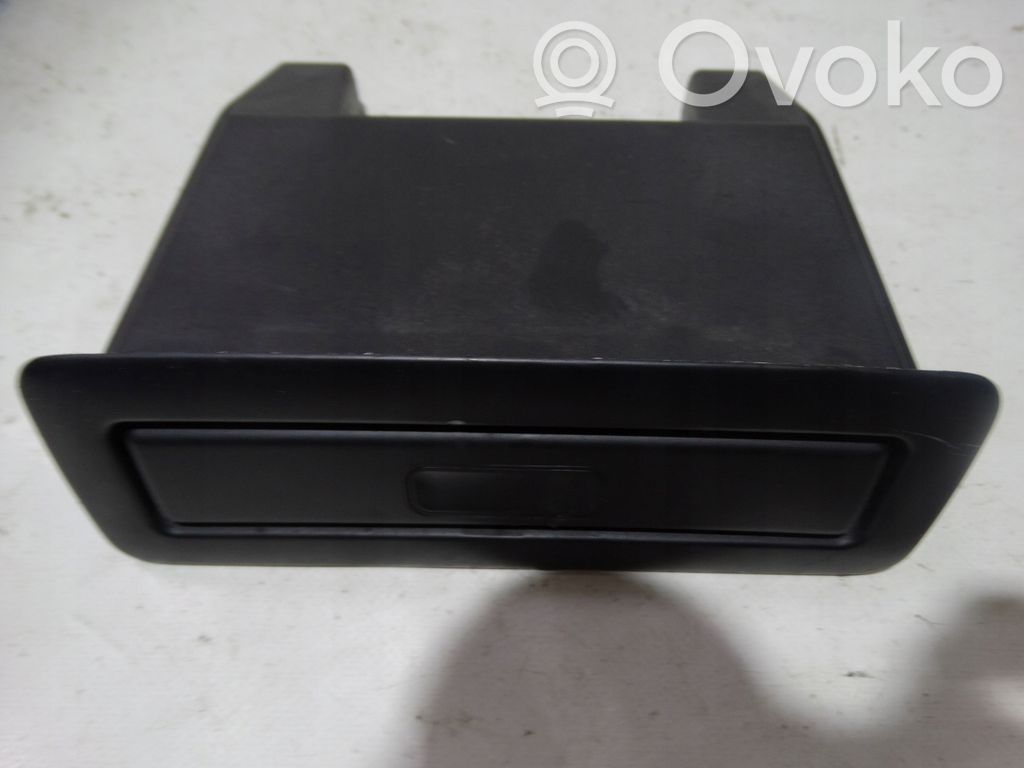 Cup holder   8212129