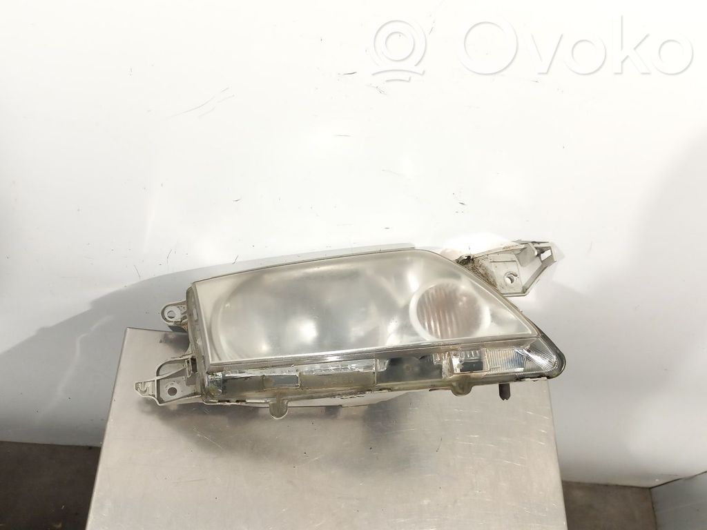Headlight/headlamp   P1989