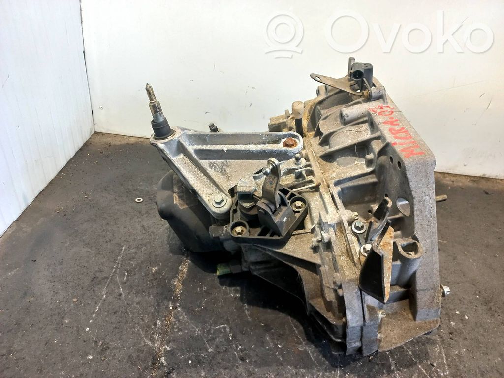 Nissan Micra Cutie viteze manuală cu 5 trepte 