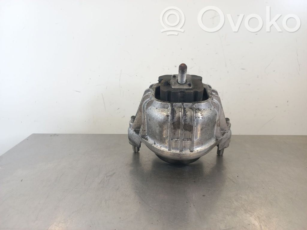 Soporte de montaje del motor   676880003