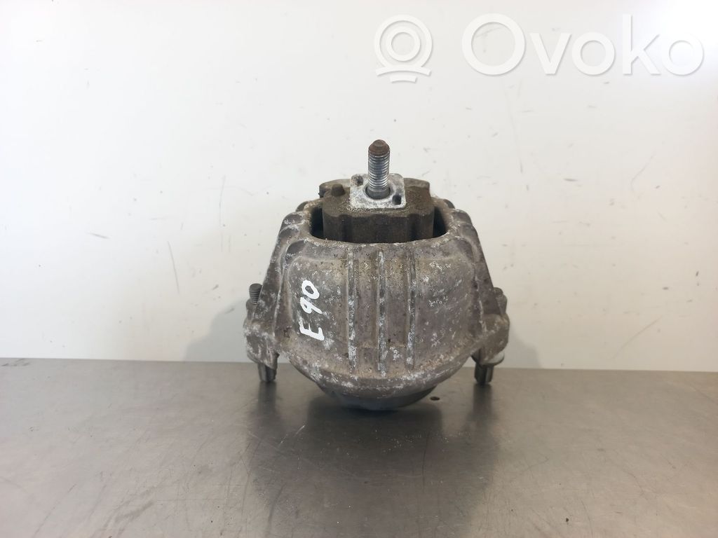 Moottorin kiinnikekorvake   676880003