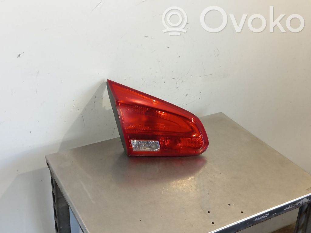Aizmugurējais lukturis pārsegā   92403A20