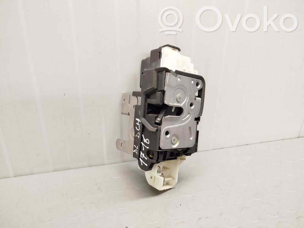Volvo V40 Front door lock 