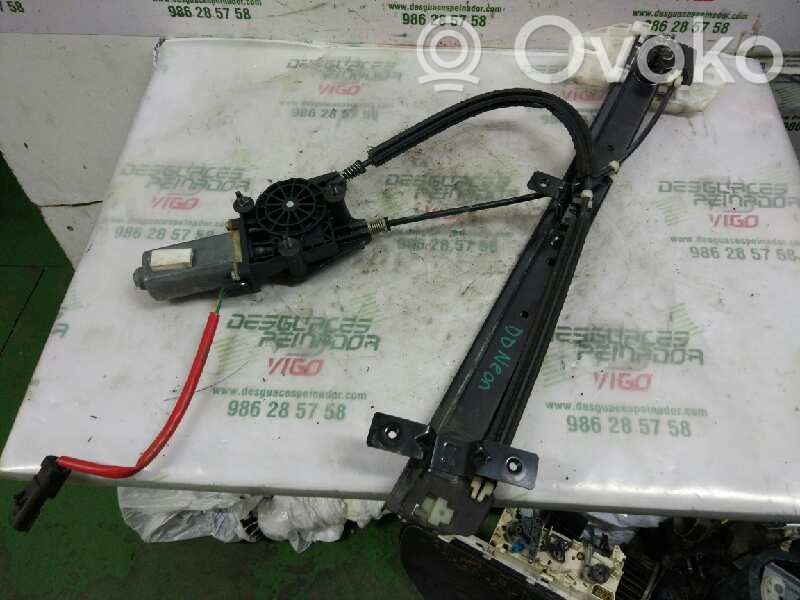 Chrysler Neon II Front door window glass four-door 