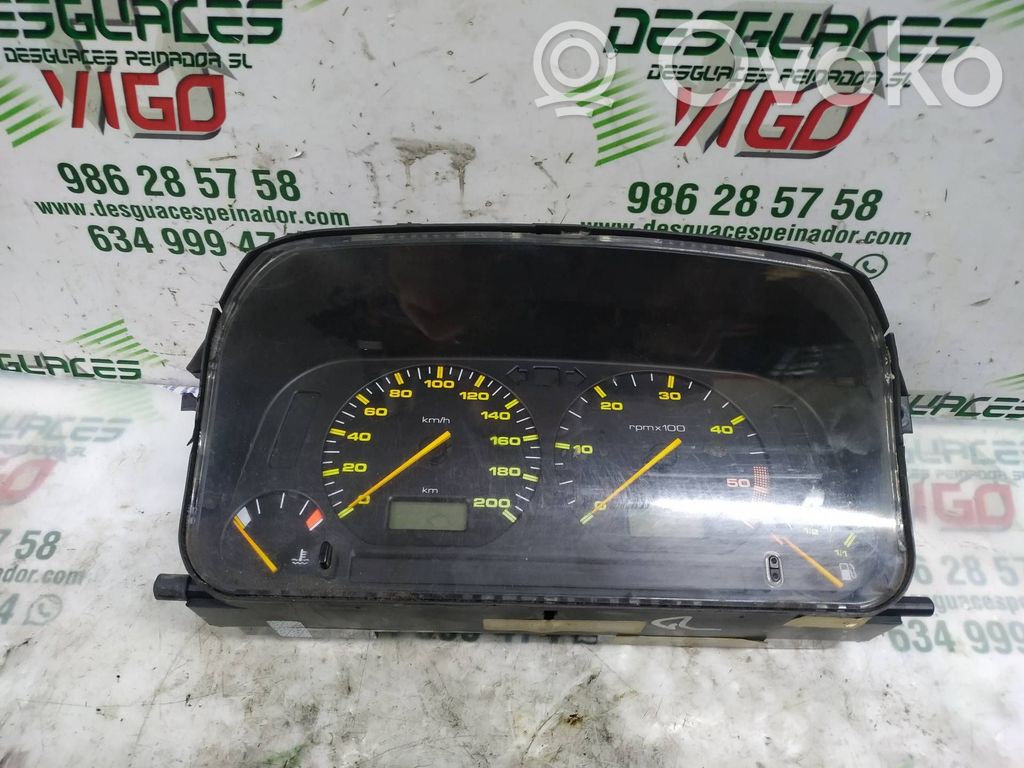 Volkswagen Polo II 86C 2F Kitas prietaisų skydelis 