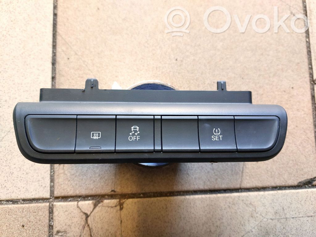 Audi A1 Tailgate/trunk/boot open switch 