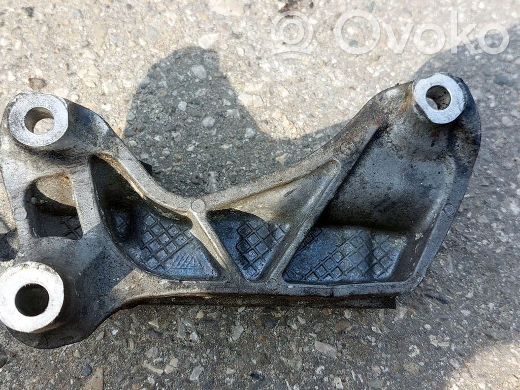 Opel Mokka Engine mounting bracket 