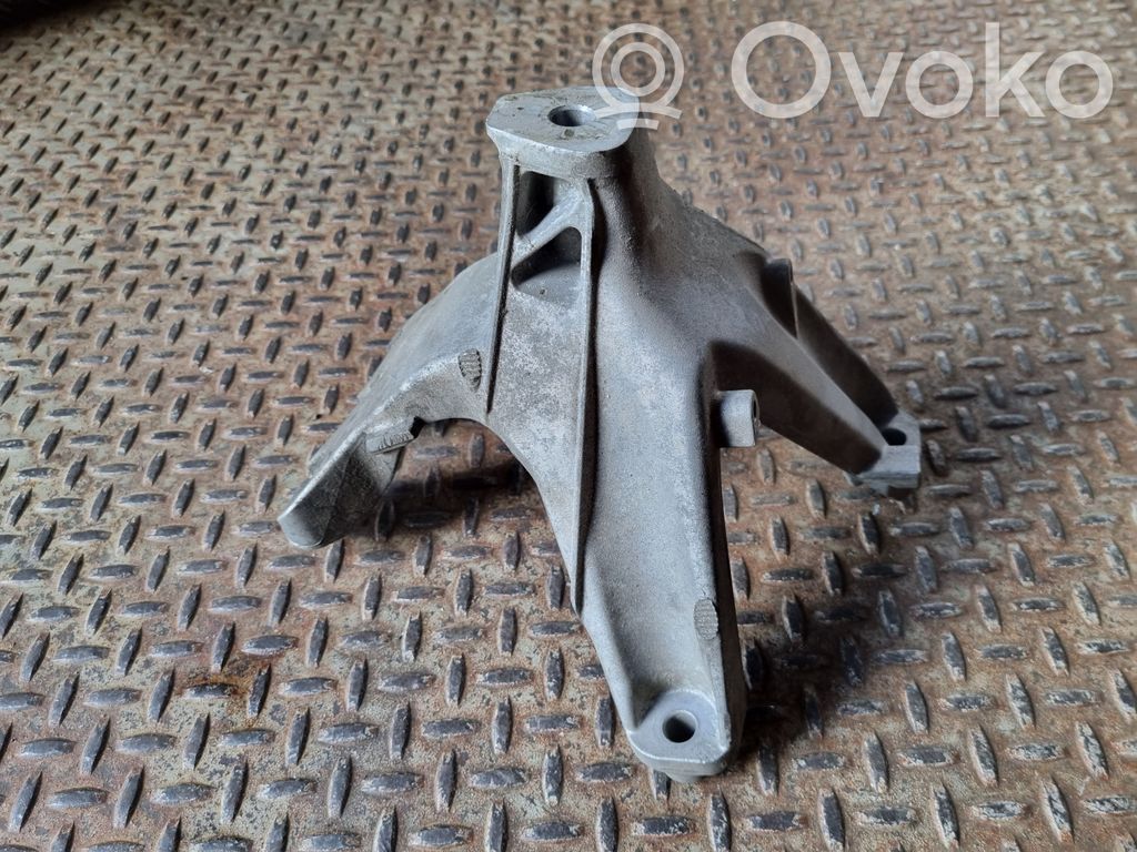 Audi A4 S4 B8 8K Engine mounting bracket 