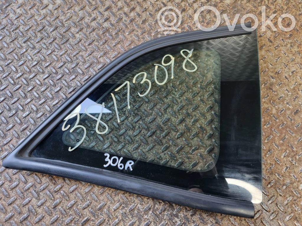 Dodge Challenger Rear side window 
