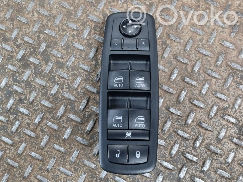 Electric window control switch   68234087AD