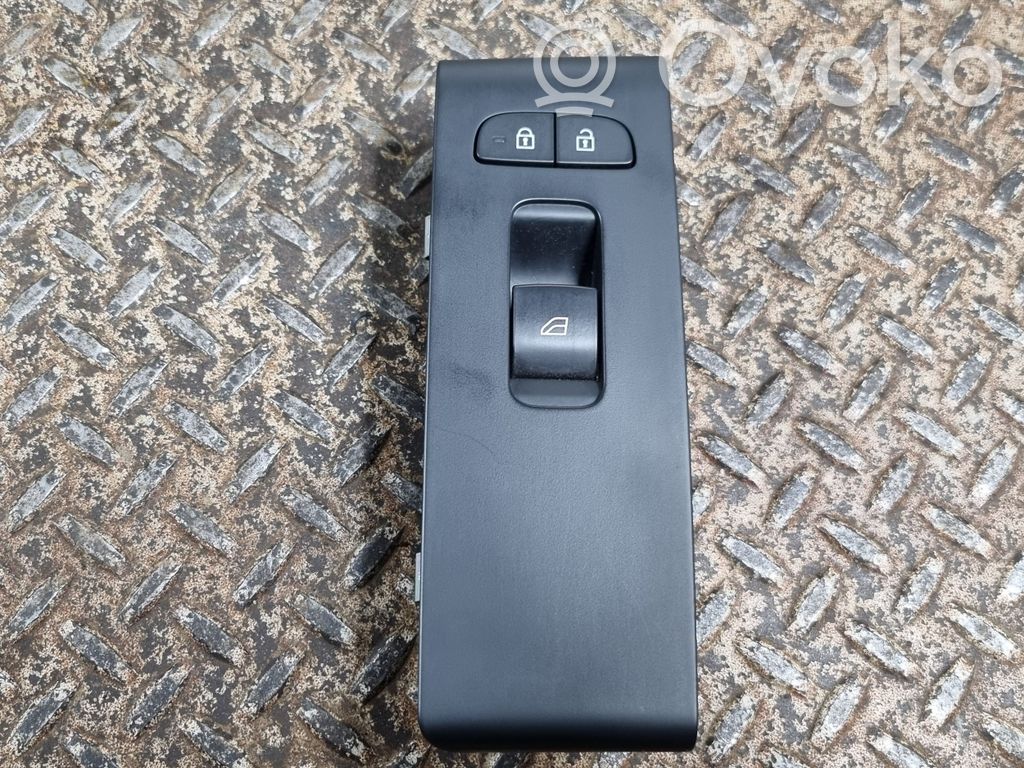 Volvo XC40 Electric window control switch 
