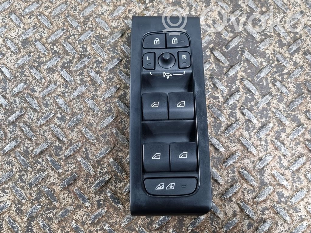 Volvo XC40 Electric window control switch 
