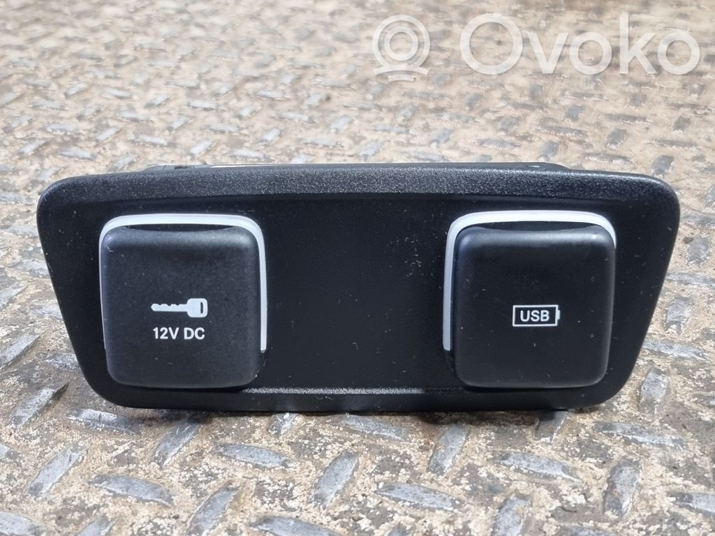 Chrysler Pacifica USB socket connector 