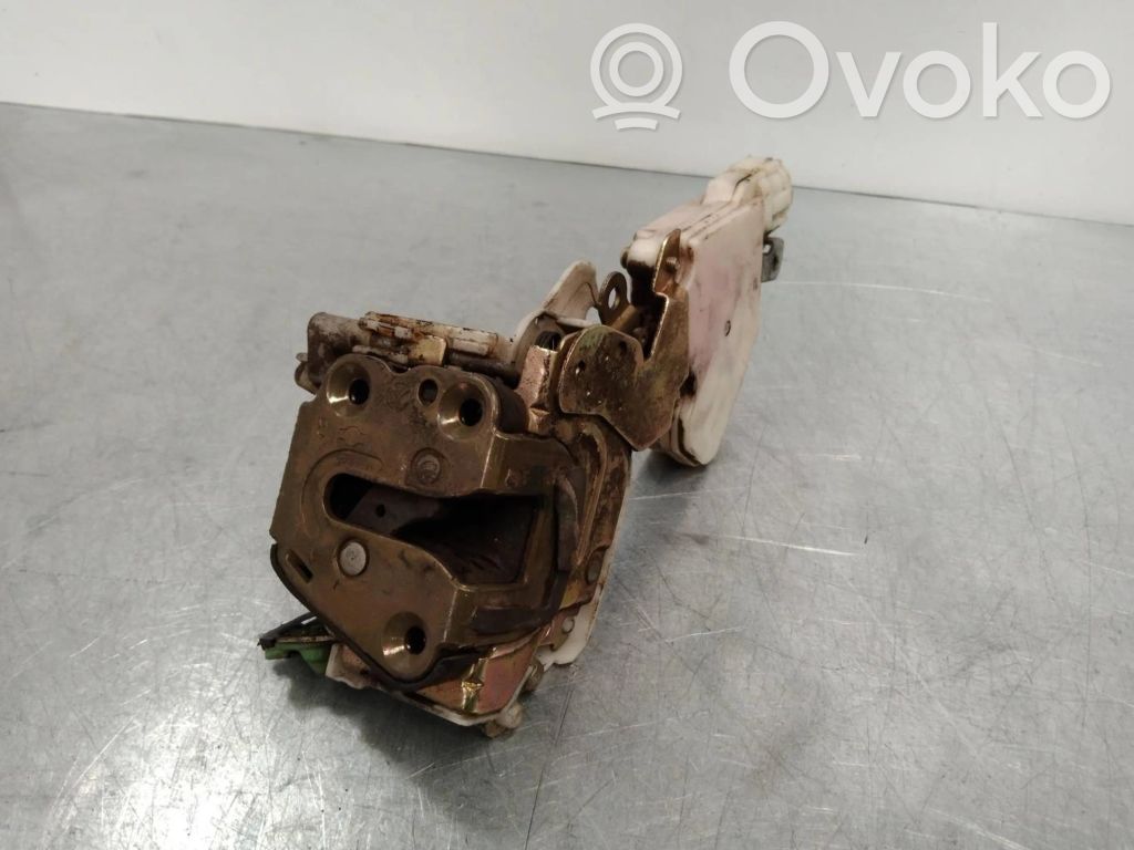 Nissan Primera Etuoven lukko 