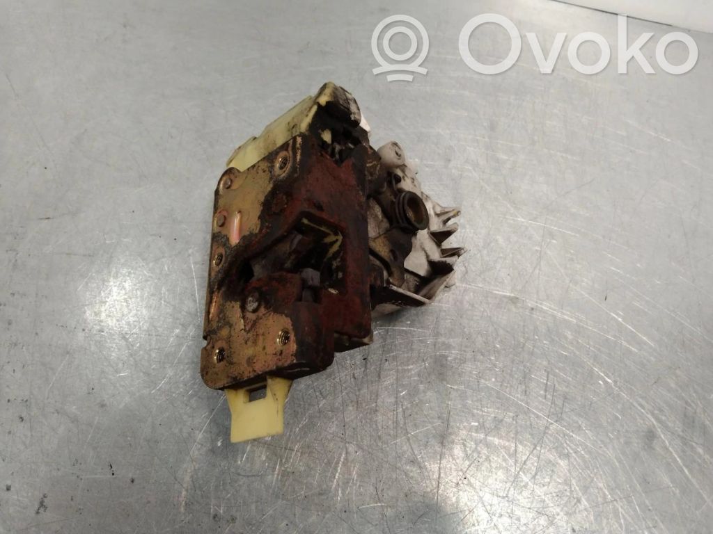 Cerradura de puerta trasera