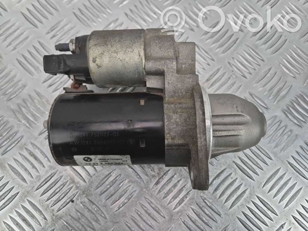 BMW X3 E83 Starter motor 