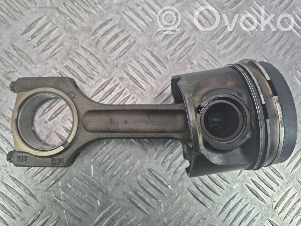 Pistón con biela   84L104,M57