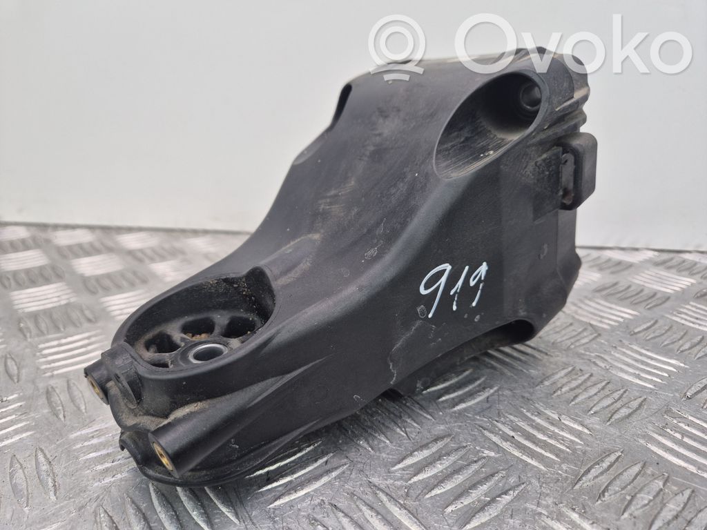 Mercedes-Benz E W213 Engine mounting bracket 