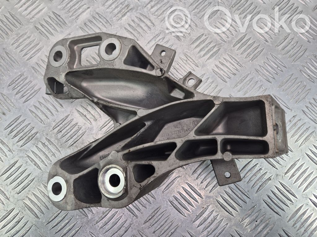 BMW X5 E70 Engine mounting bracket 