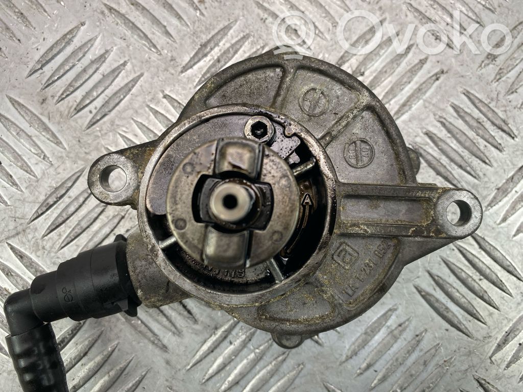 Mercedes-Benz C W204 Alipainepumppu 