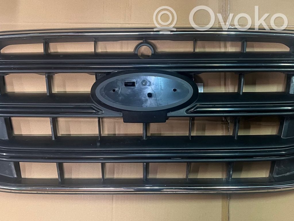 Ford Transit VII Etupuskurin ylempi jäähdytinsäleikkö 