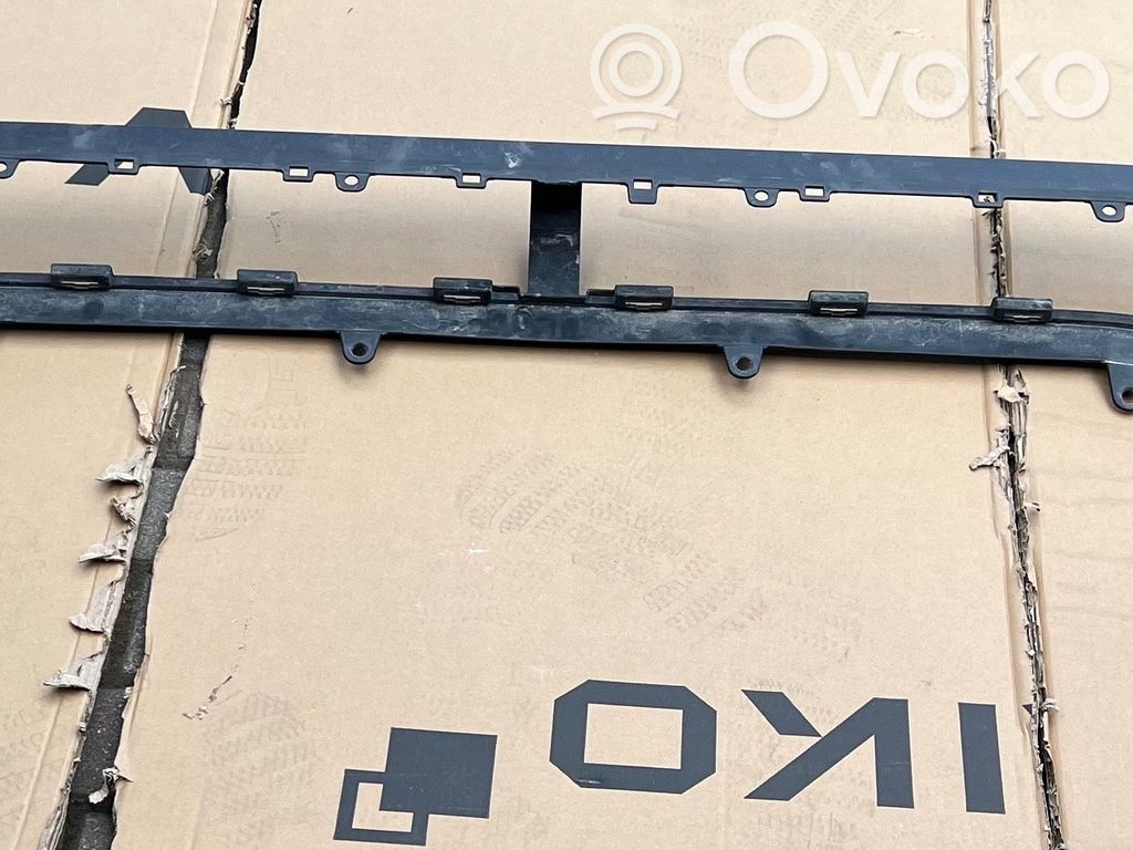 Toyota Prius (XW50) Listwa dolna zderzaka tylnego 