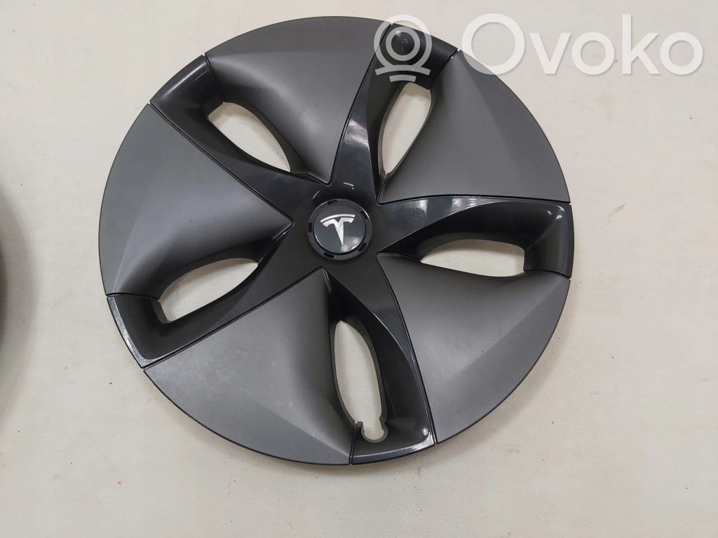 Tesla Model 3 R18-pölykapseli 