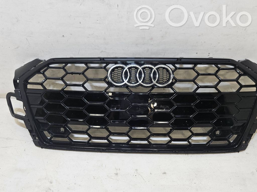 Audi A5 Augšējais režģis 
