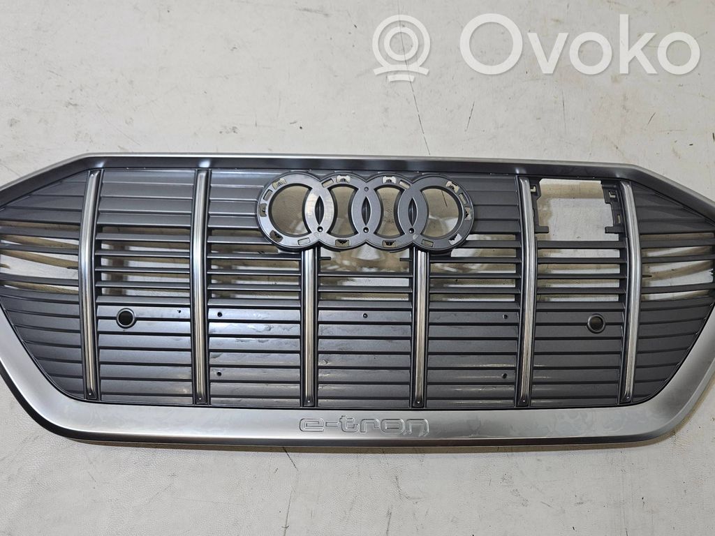 Front bumper upper radiator grill   4KE853651