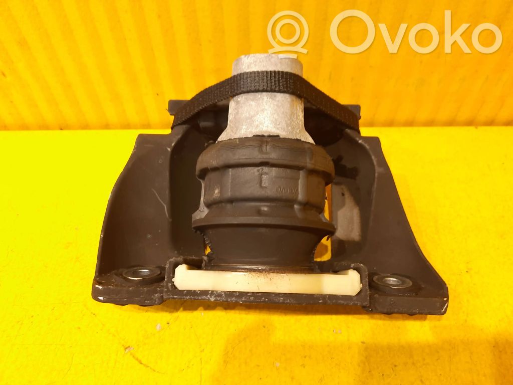 Volvo V60 Engine mount bracket 
