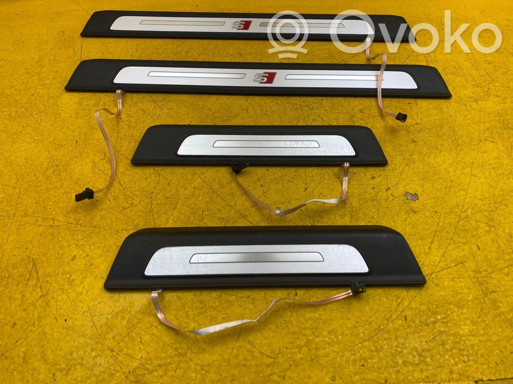 Audi Q8 Capac lateral zonă picioare 