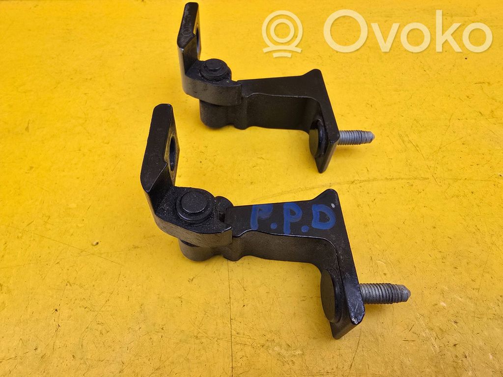 Audi e-tron Front door upper hinge 
