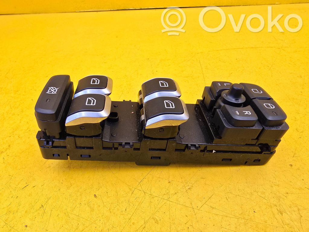 Lynk & co 01 Electric window control switch 